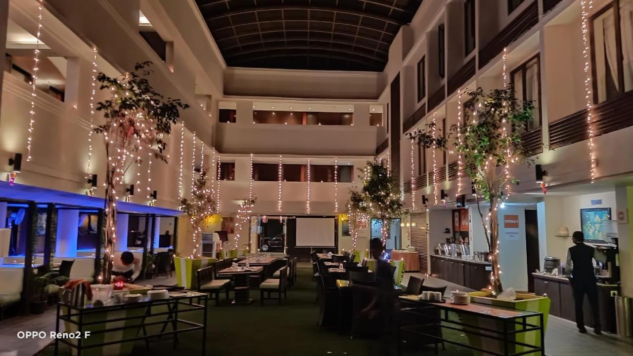 Citrus Hotel Lonavala Bagian luar foto