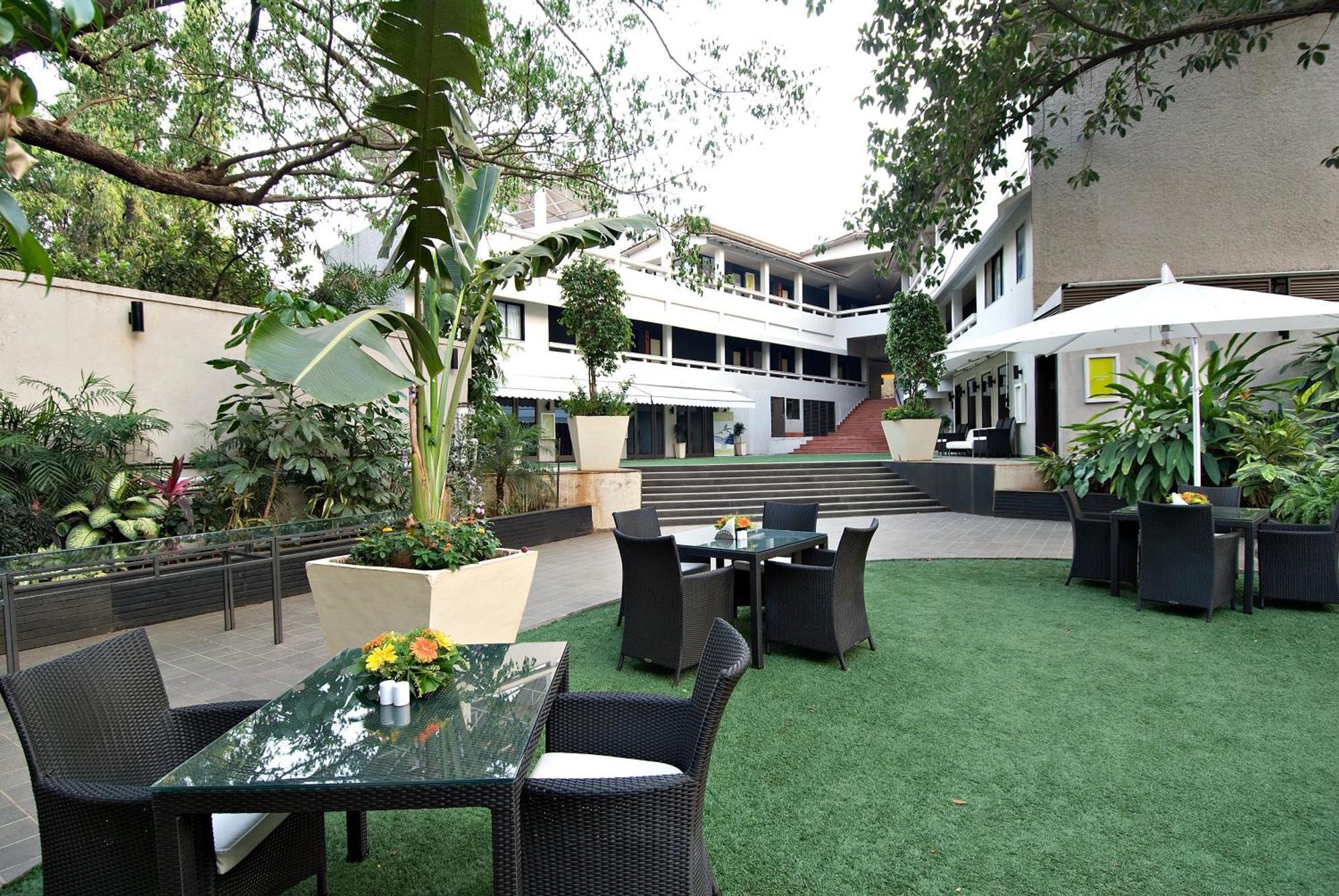 Citrus Hotel Lonavala Bagian luar foto