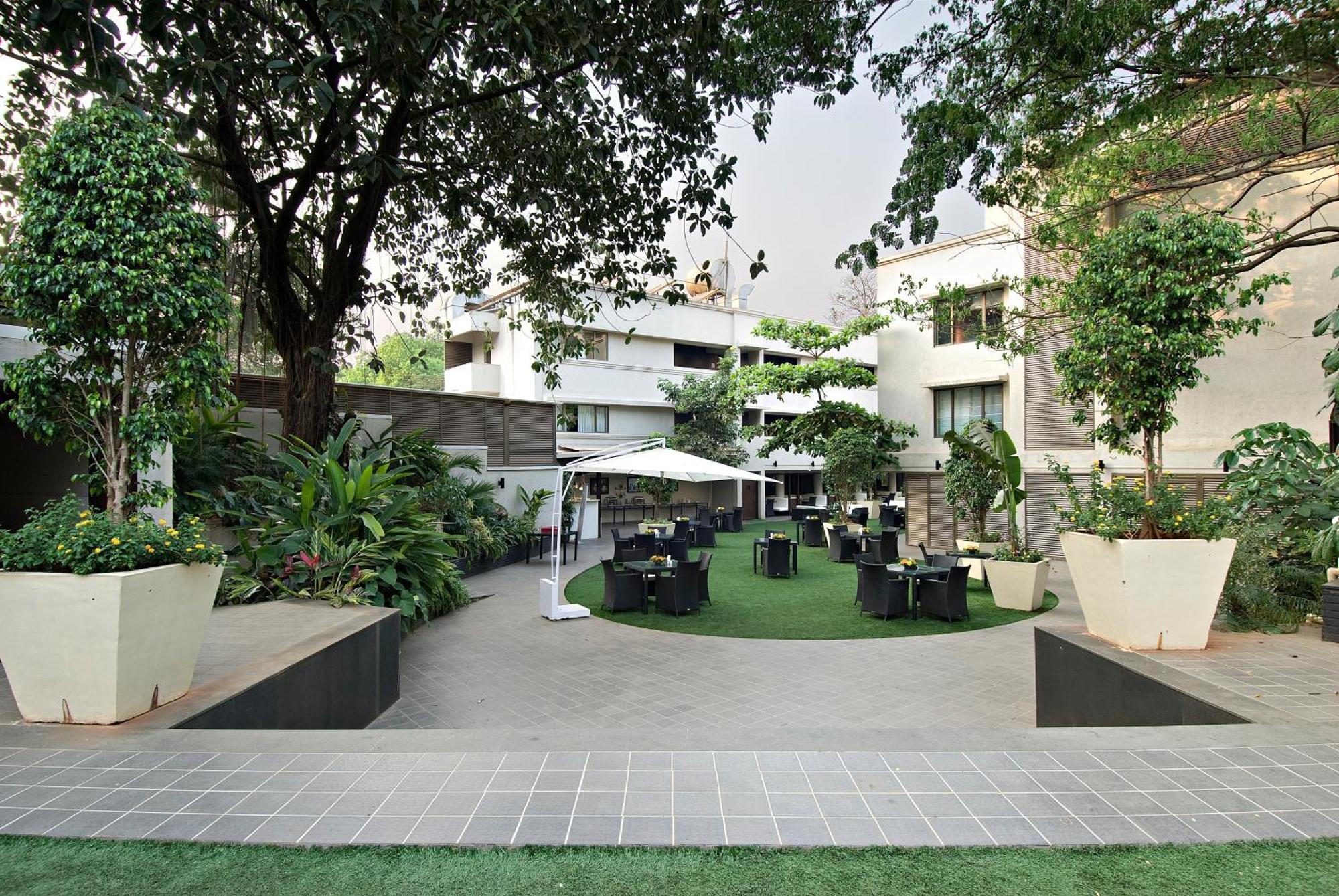 Citrus Hotel Lonavala Bagian luar foto