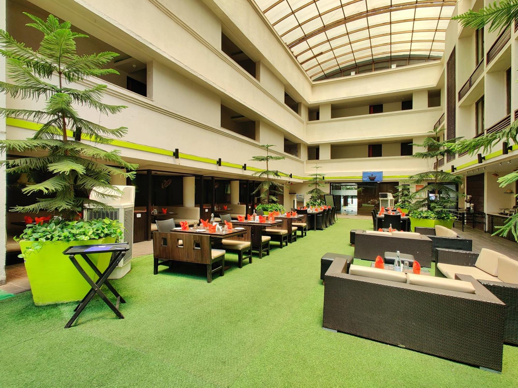 Citrus Hotel Lonavala Bagian luar foto