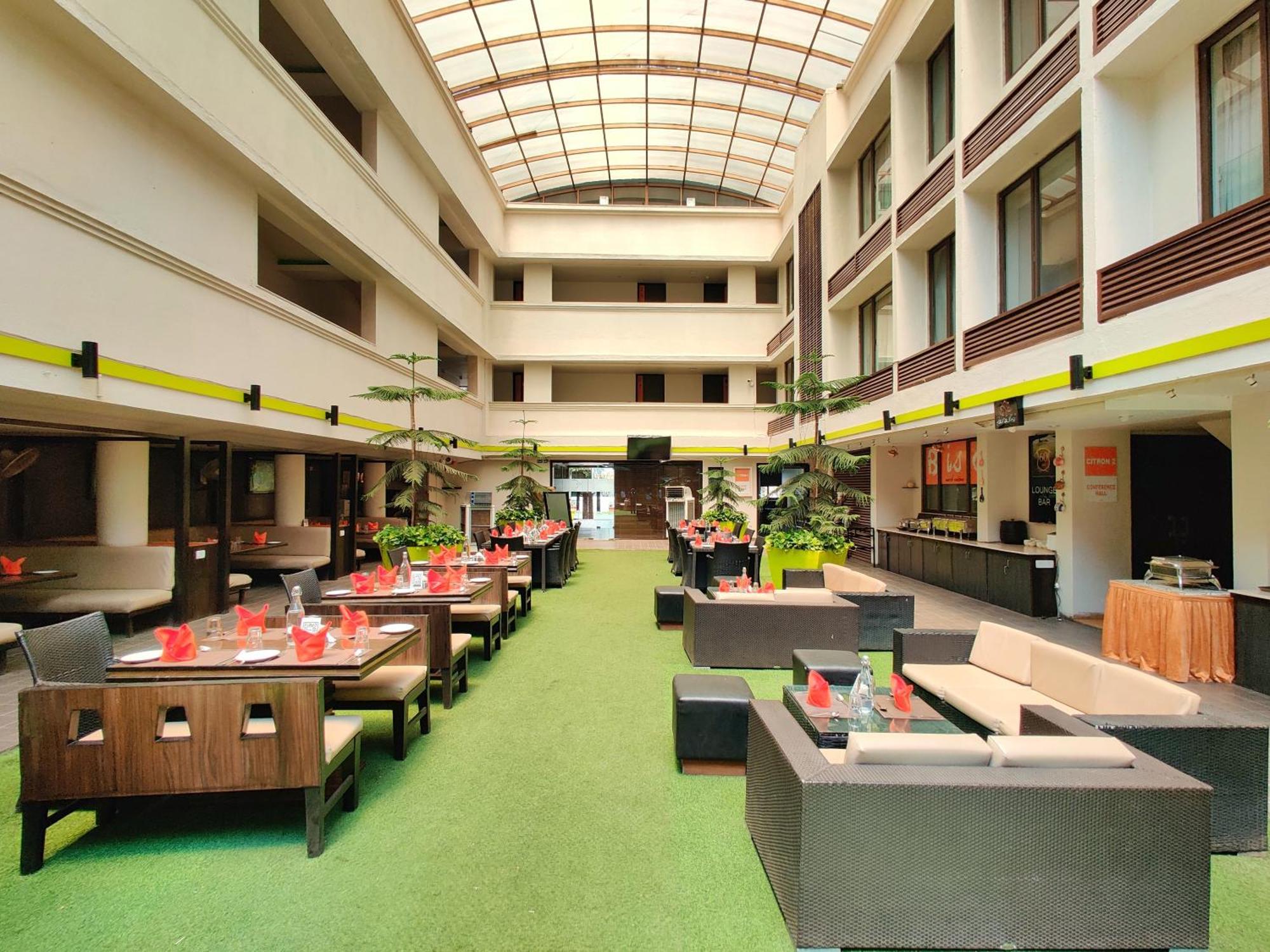 Citrus Hotel Lonavala Bagian luar foto