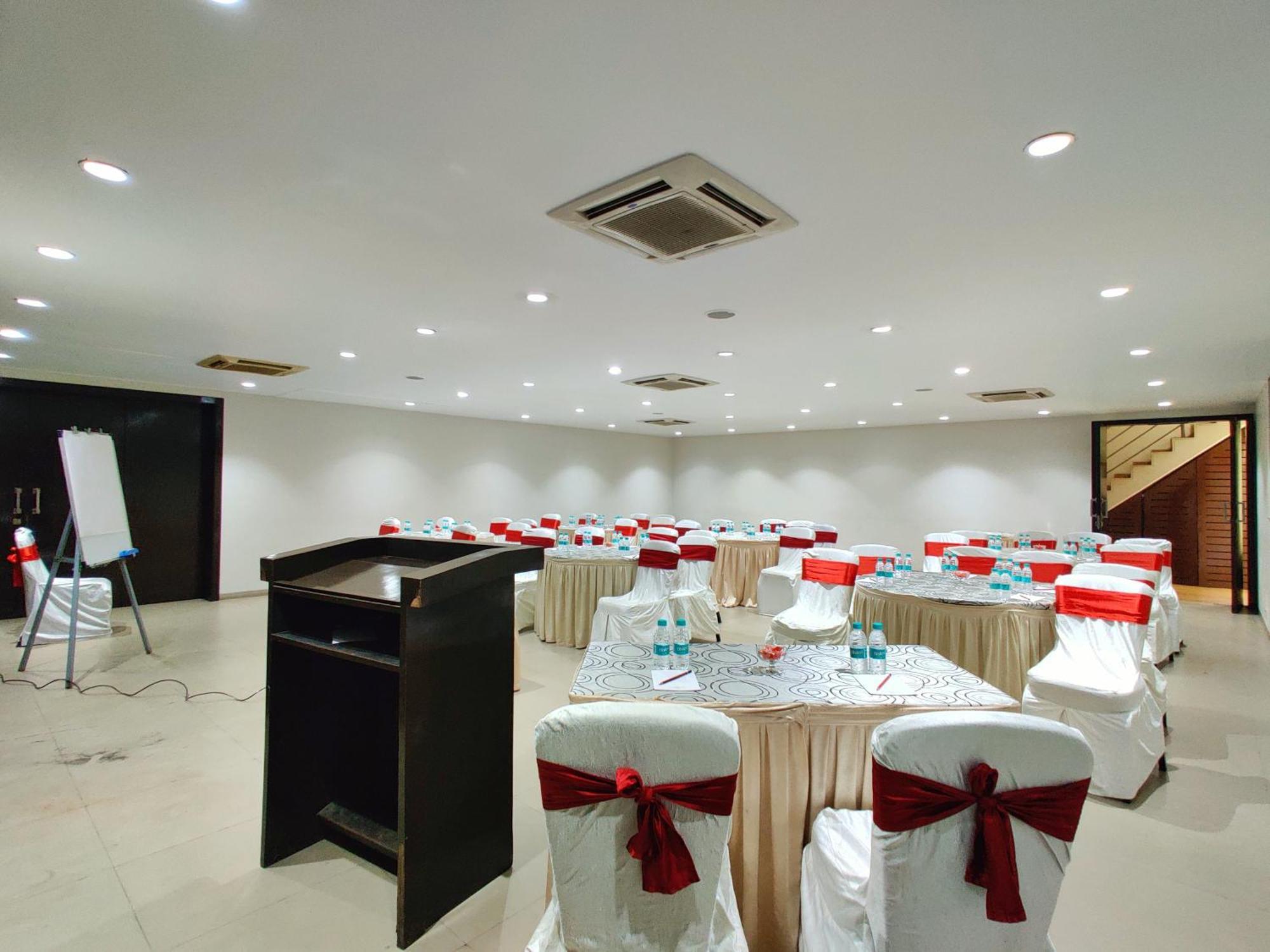 Citrus Hotel Lonavala Bagian luar foto
