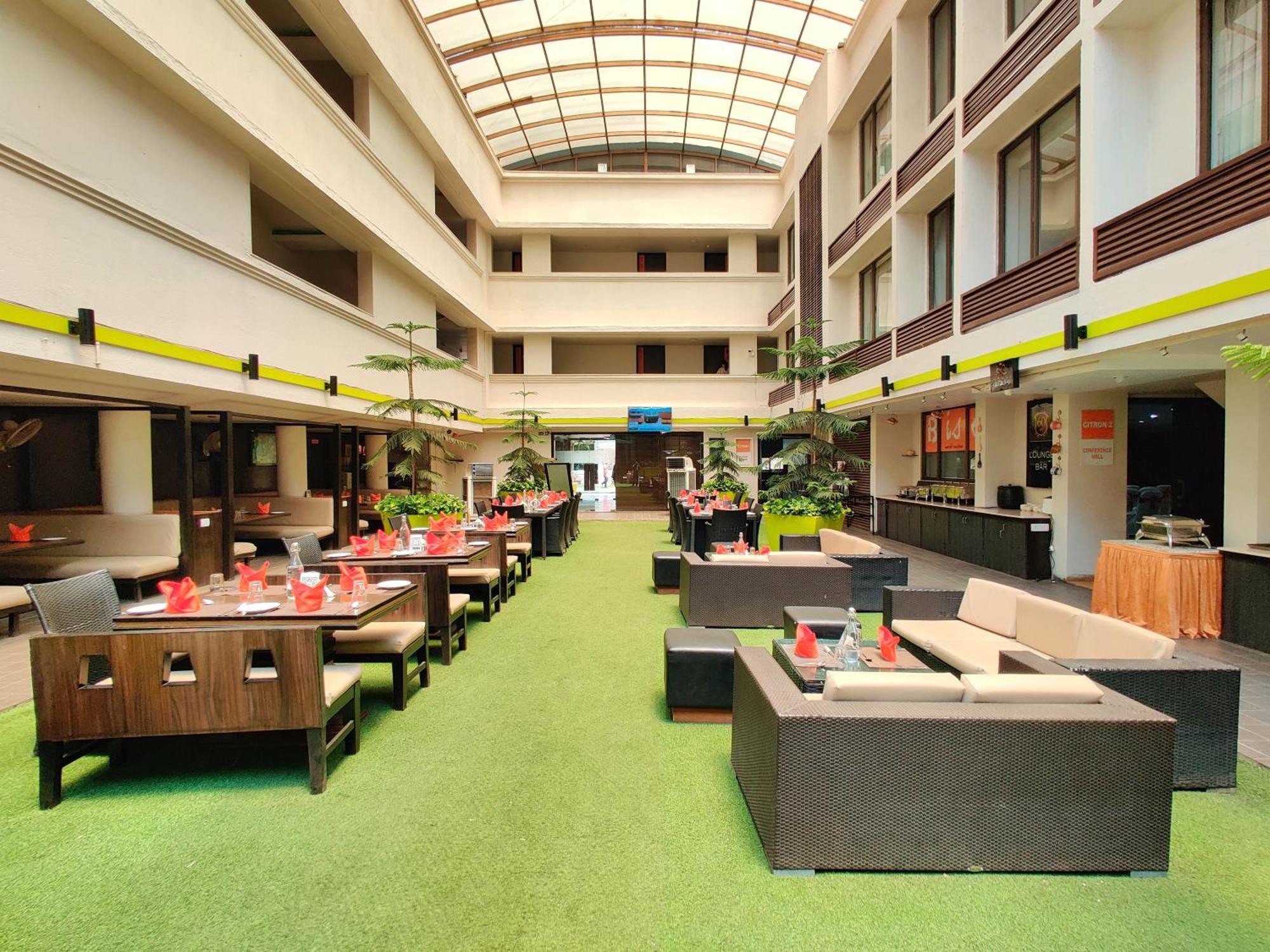 Citrus Hotel Lonavala Bagian luar foto