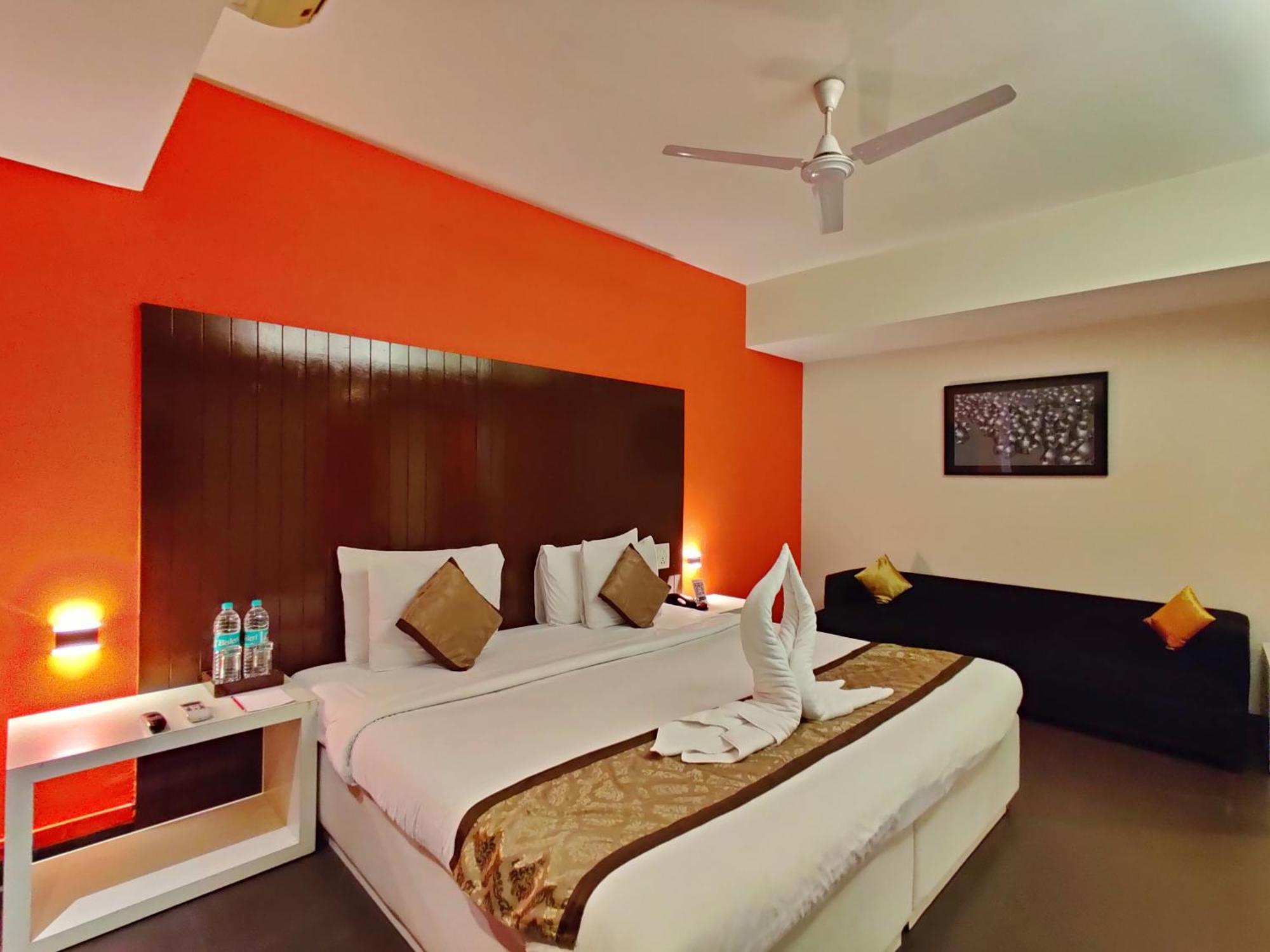 Citrus Hotel Lonavala Bagian luar foto