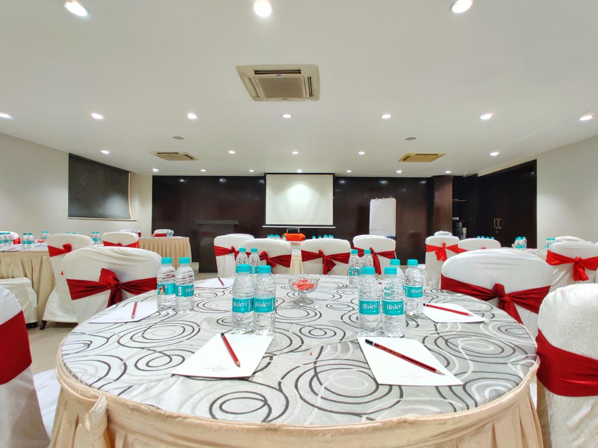 Citrus Hotel Lonavala Bagian luar foto