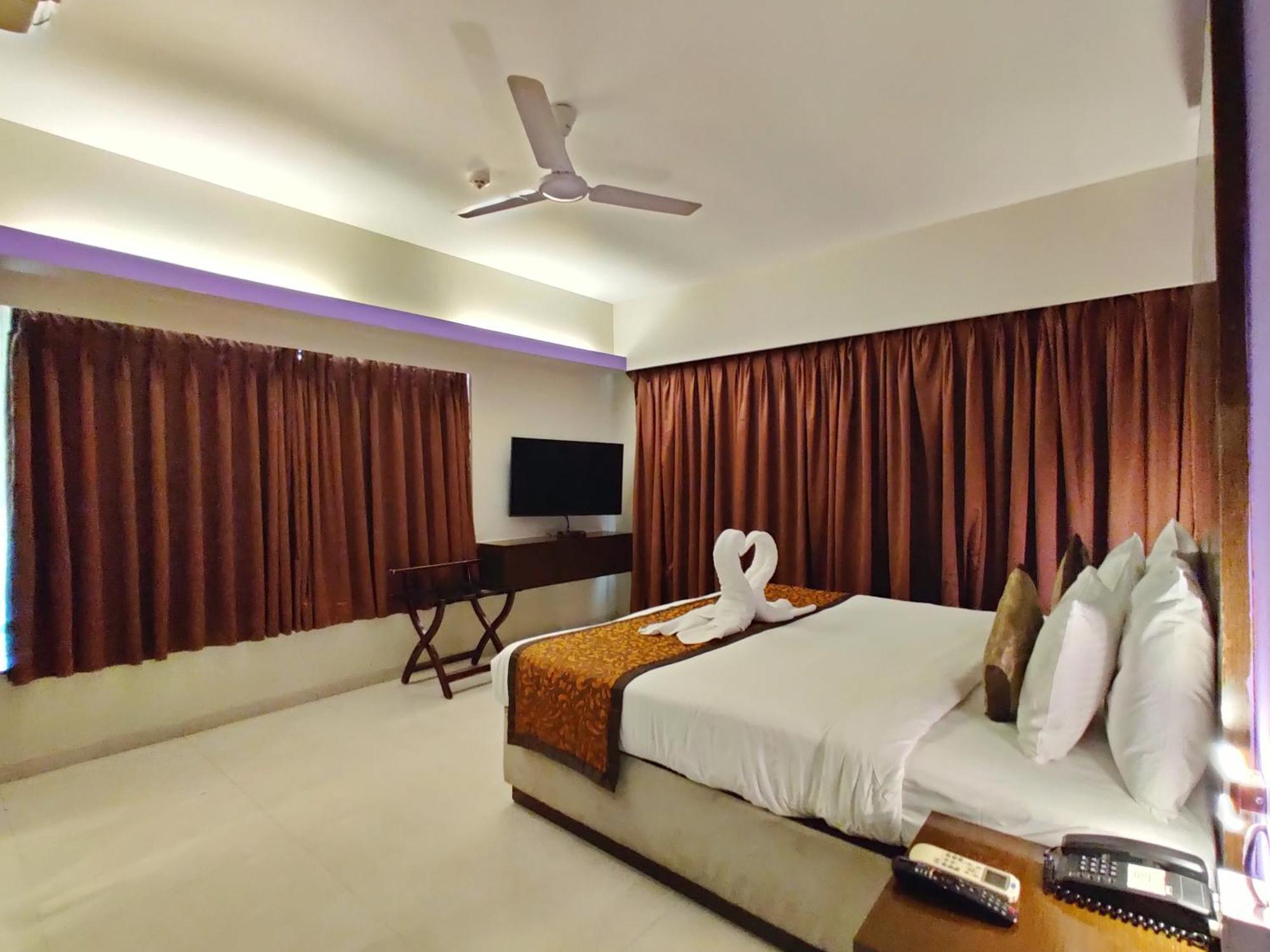 Citrus Hotel Lonavala Bagian luar foto