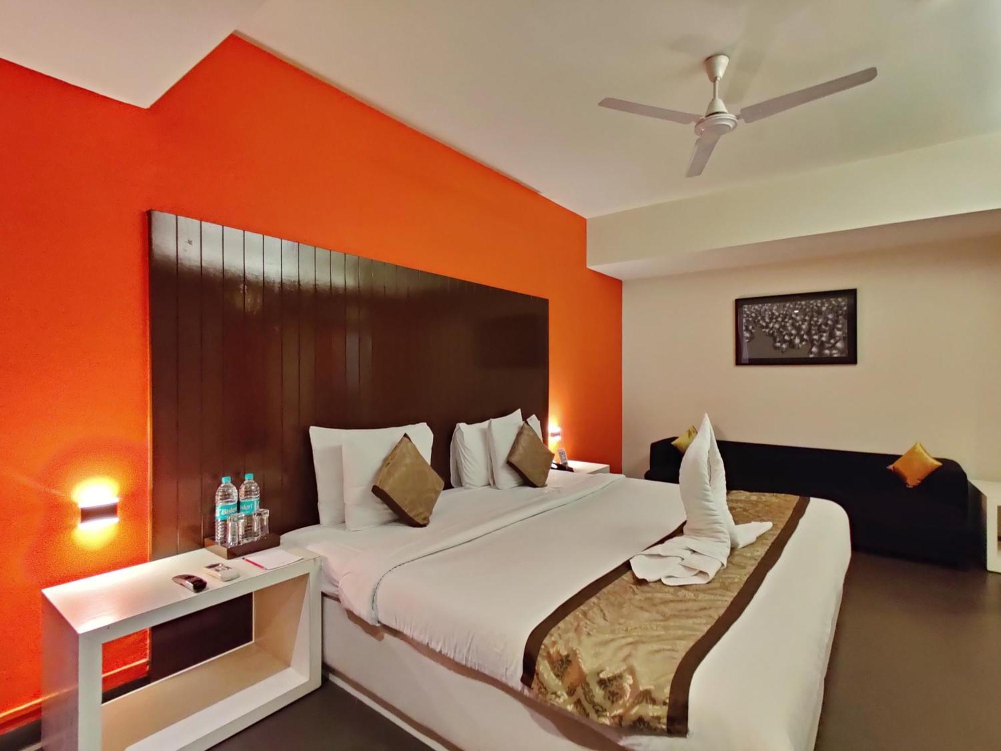 Citrus Hotel Lonavala Bagian luar foto